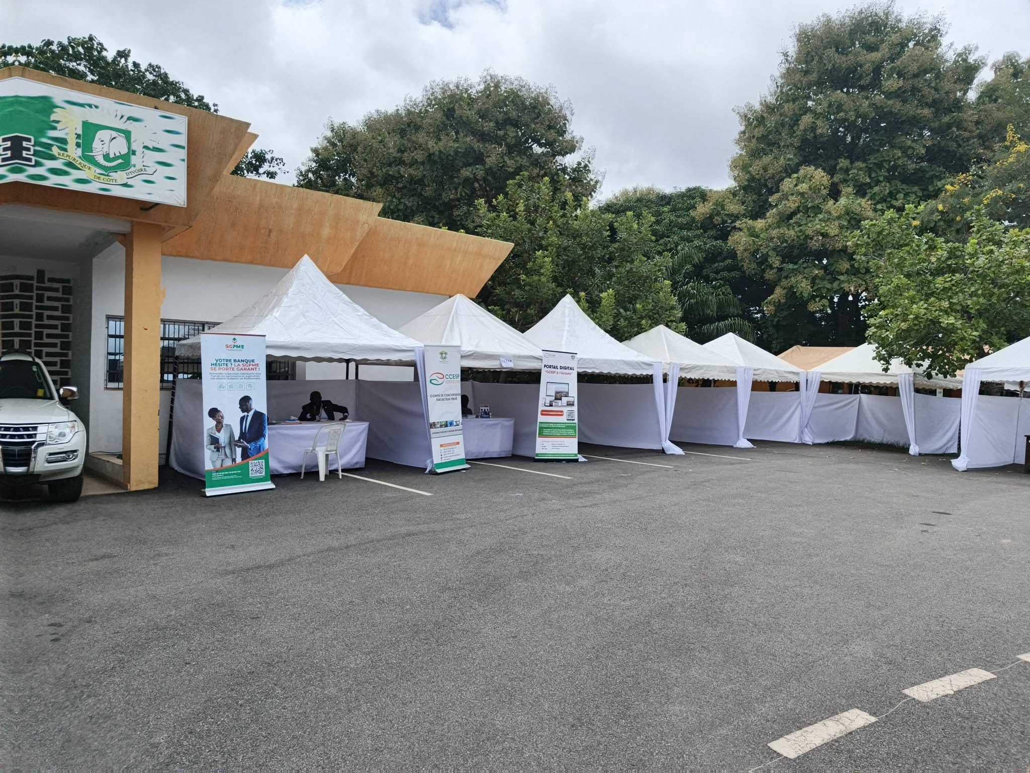 Stands du forum Marahoué Business Connect à la préfecture de Bouaflé